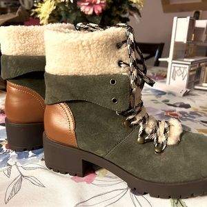 Sketchers Lace Up Boots